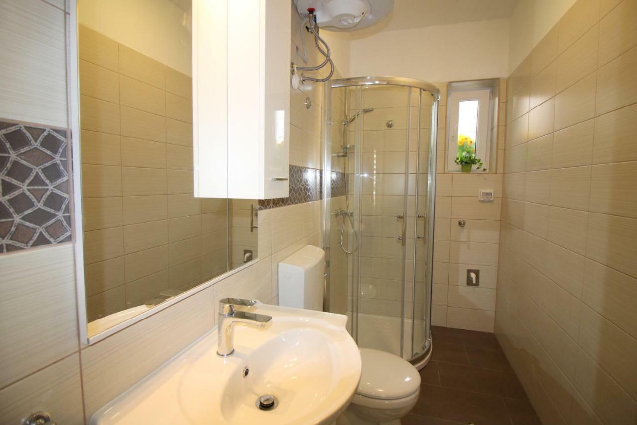 Apartment Noemi In City Center Porec Luaran gambar